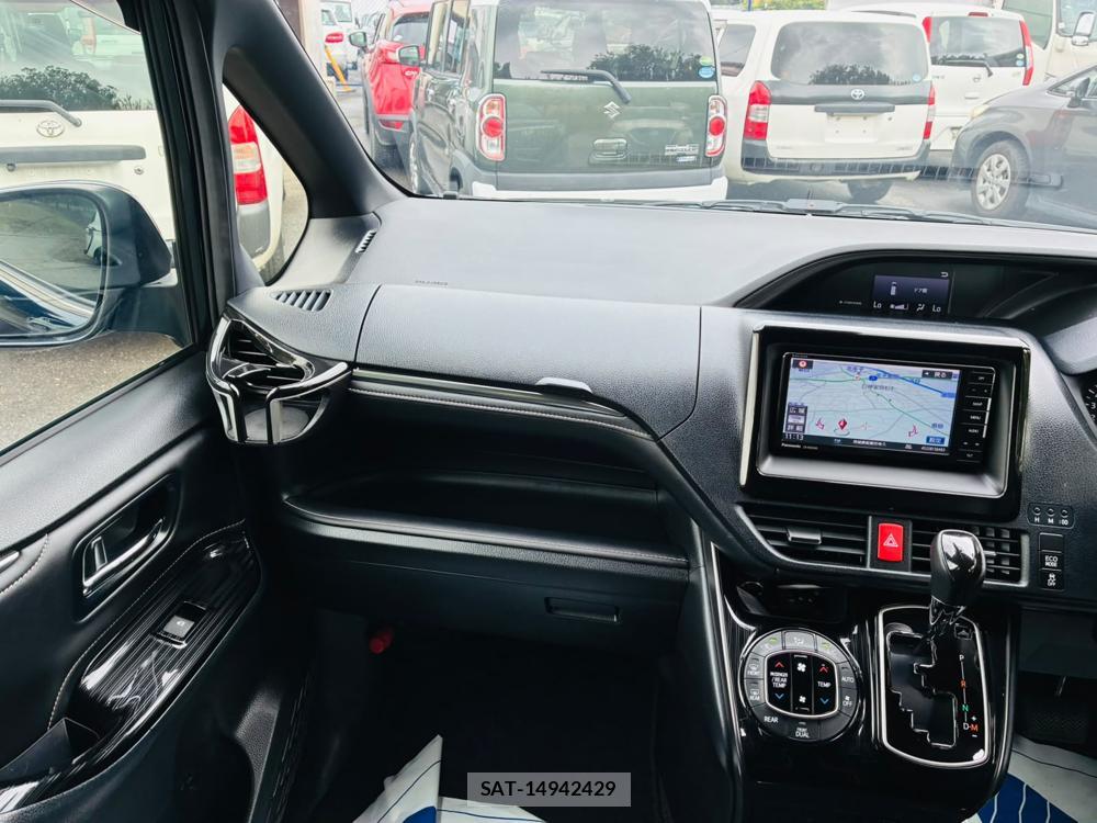 Toyota ESQUIRE 2019-01 8772818-17
