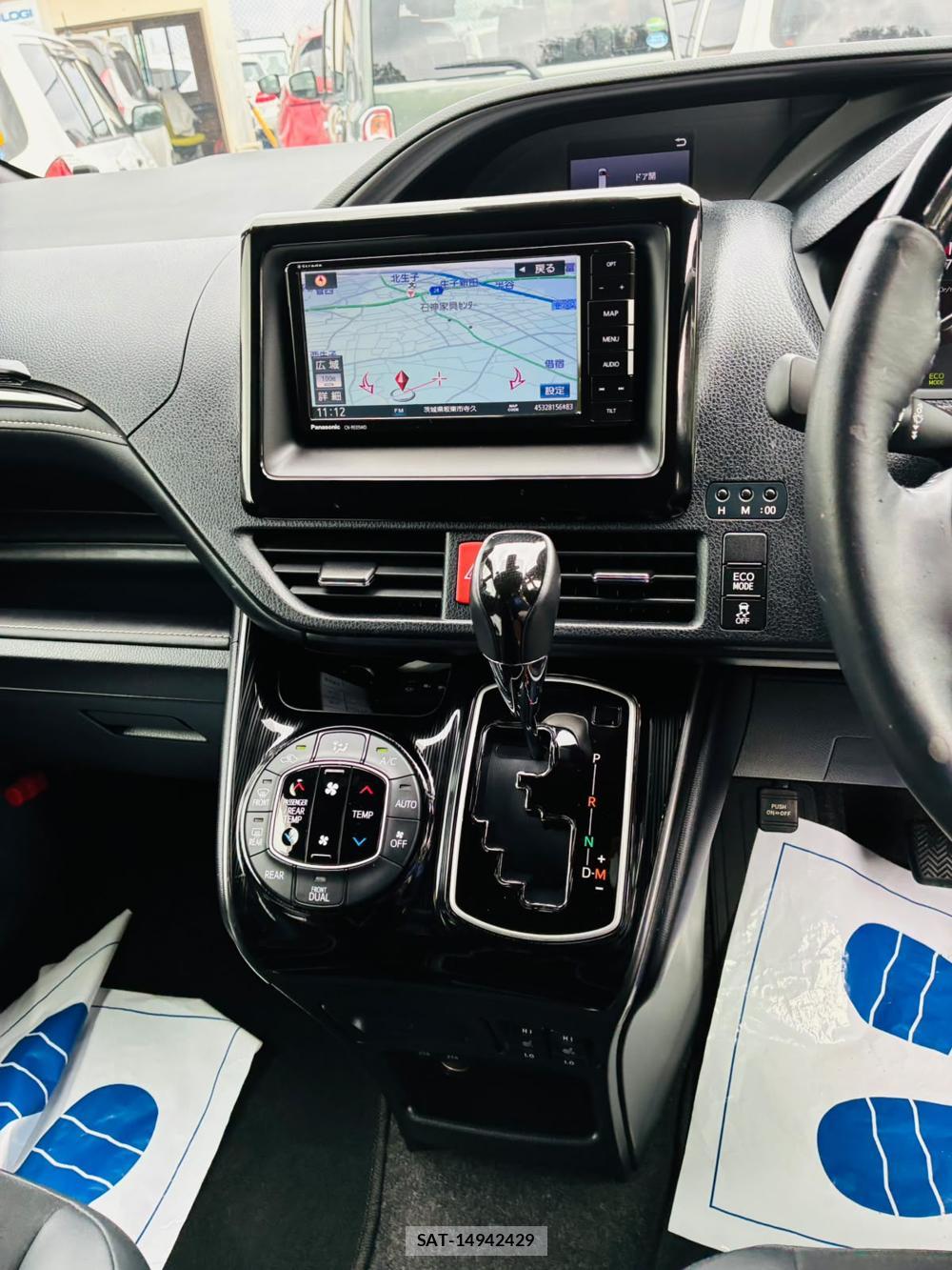 Toyota ESQUIRE 2019-01 8772818-18