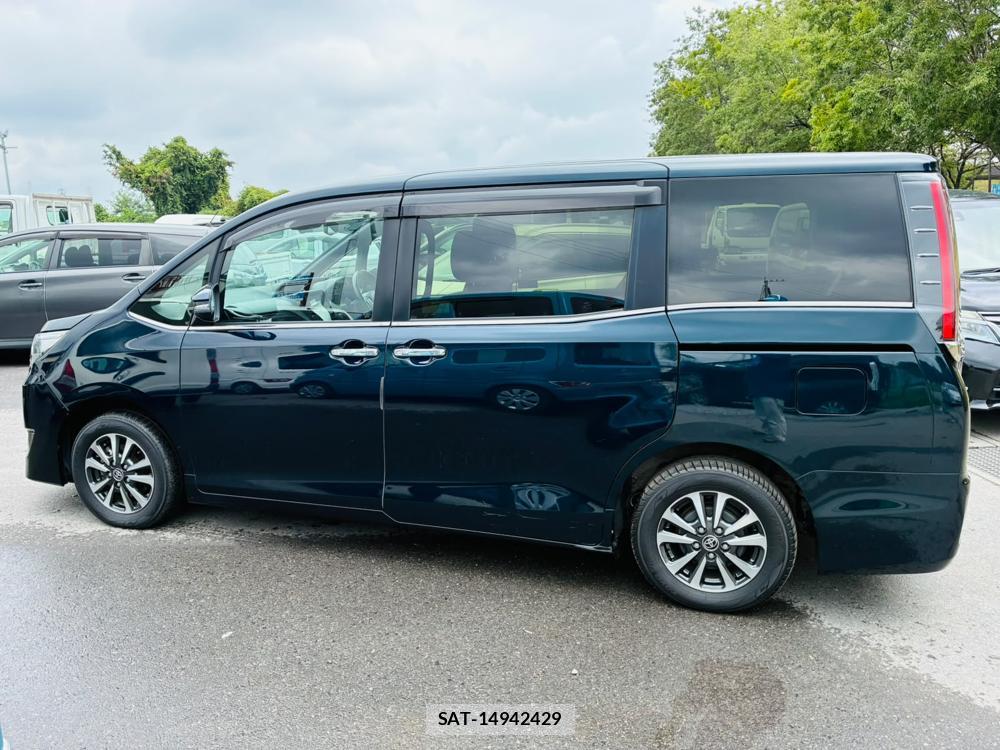 Toyota ESQUIRE 2019-01 8772818-1