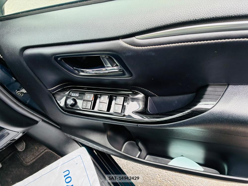 Toyota ESQUIRE 2019-01 8772818-22