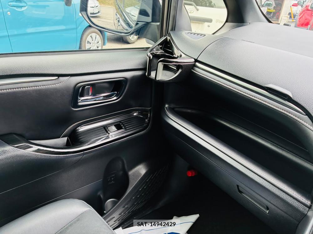 Toyota ESQUIRE 2019-01 8772818-23