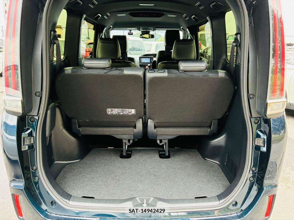 Toyota ESQUIRE 2019-01 8772818-26