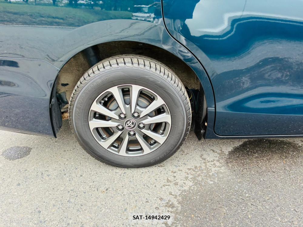 Toyota ESQUIRE 2019-01 8772818-28
