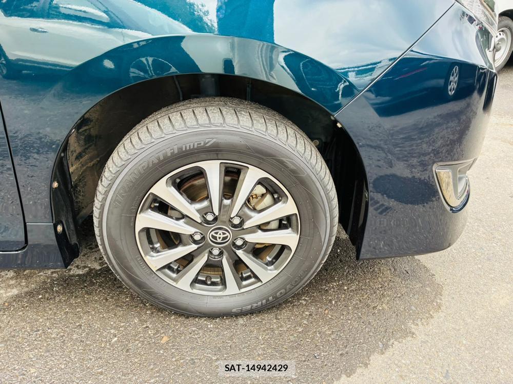 Toyota ESQUIRE 2019-01 8772818-29
