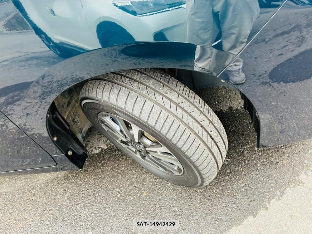 Toyota ESQUIRE 2019-01 8772818-32