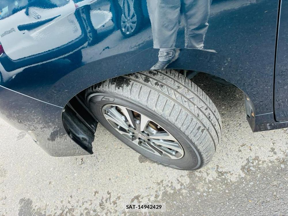 Toyota ESQUIRE 2019-01 8772818-33