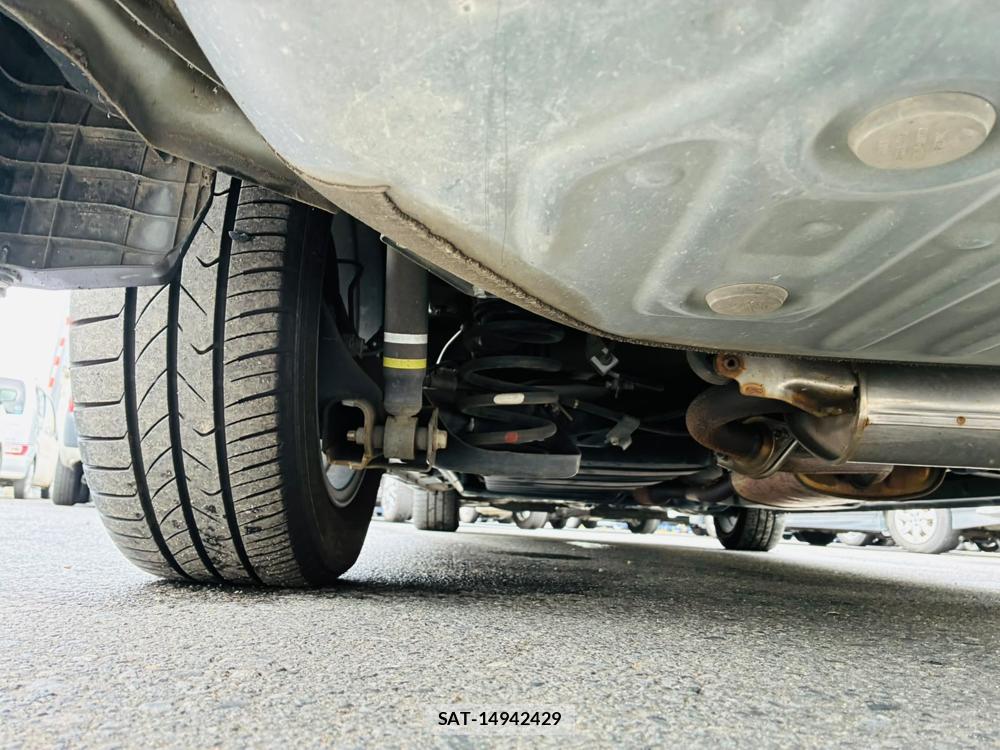 Toyota ESQUIRE 2019-01 8772818-36