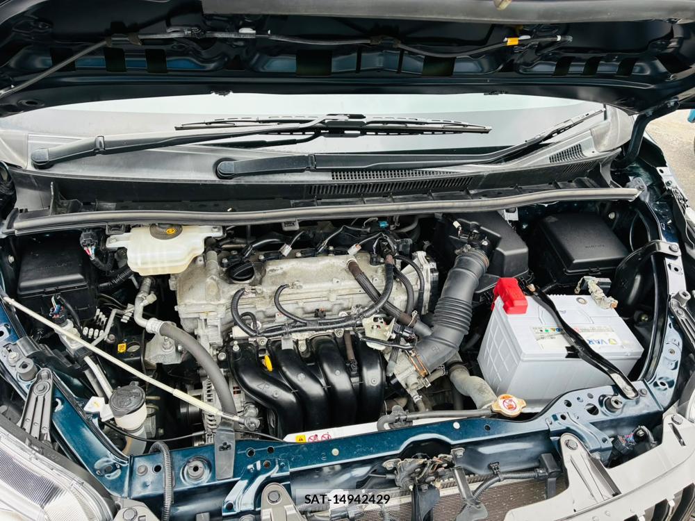 Toyota ESQUIRE 2019-01 8772818-38