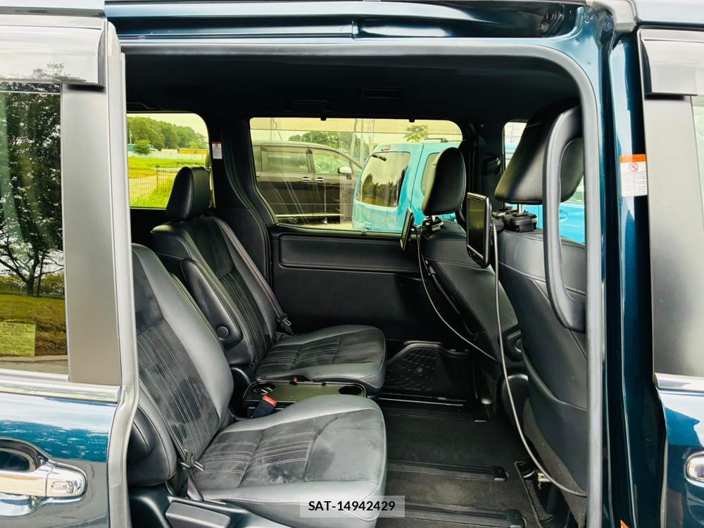 Toyota ESQUIRE 2019-01 8772818-8
