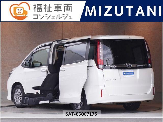 Toyota ESQUIRE 2015-06 8795878-0