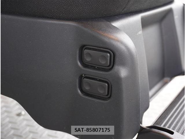 Toyota ESQUIRE 2015-06 8795878-13