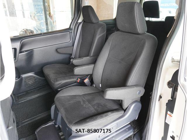 Toyota ESQUIRE 2015-06 8795878-17
