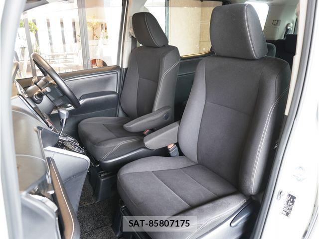 Toyota ESQUIRE 2015-06 8795878-18