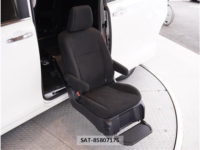 Toyota ESQUIRE 2015-06 8795878-6