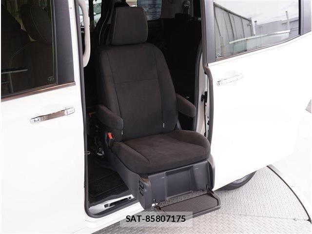 Toyota ESQUIRE 2015-06 8795878-7