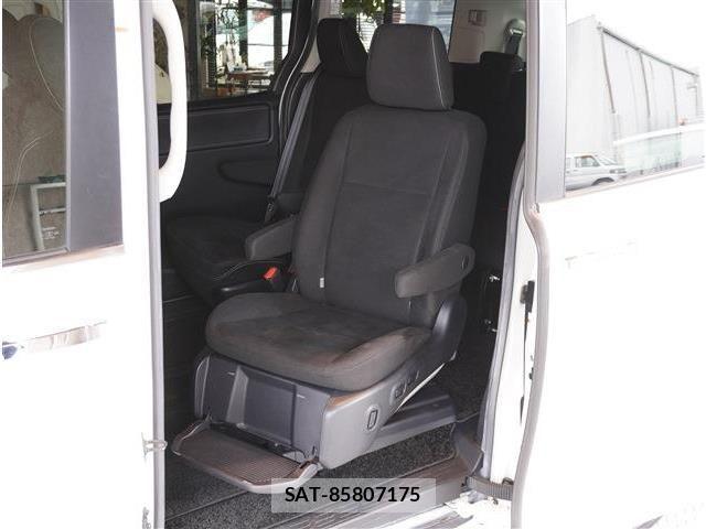 Toyota ESQUIRE 2015-06 8795878-8