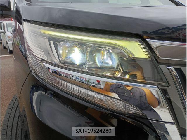Toyota ESQUIRE 2018-09 8795879-4