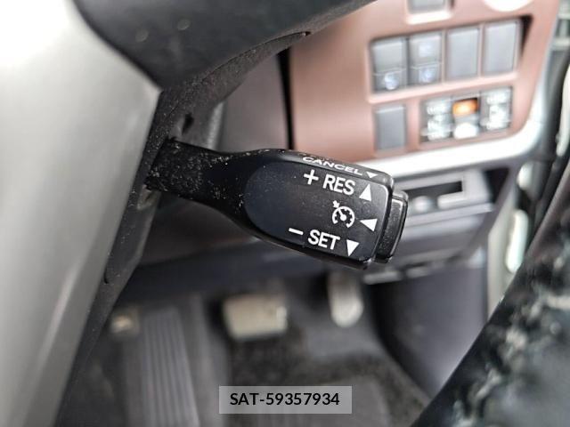 Toyota ESQUIRE 2017-08 8828921-18