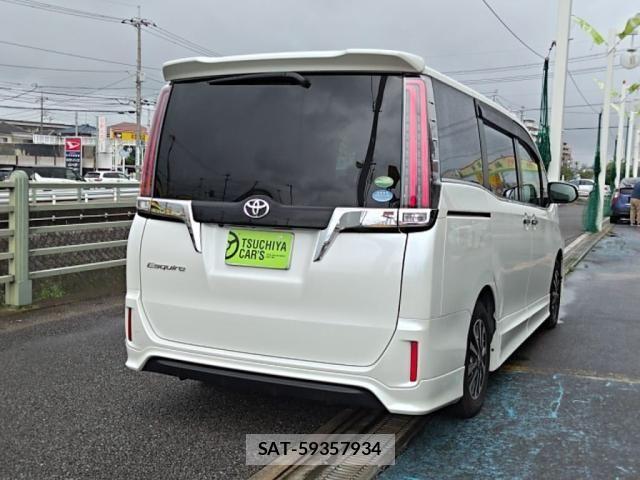 Toyota ESQUIRE 2017-08 8828921-1