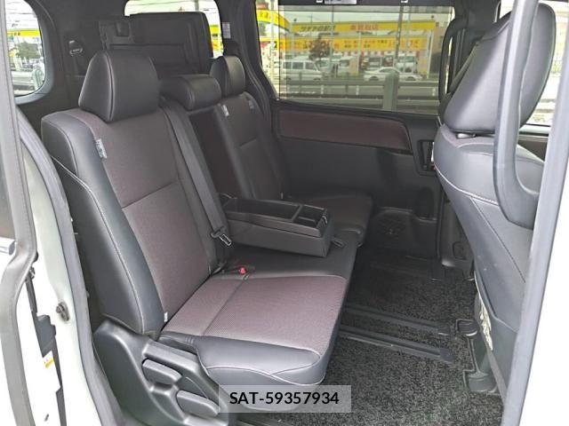 Toyota ESQUIRE 2017-08 8828921-21