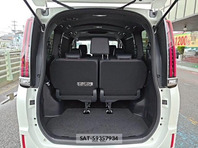 Toyota ESQUIRE 2017-08 8828921-24