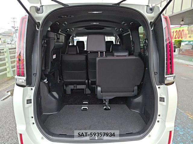 Toyota ESQUIRE 2017-08 8828921-25