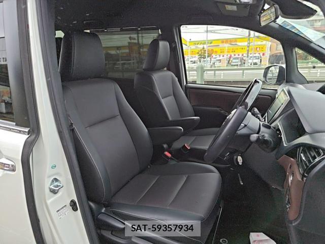 Toyota ESQUIRE 2017-08 8828921-27