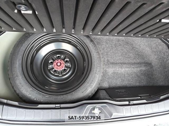 Toyota ESQUIRE 2017-08 8828921-29