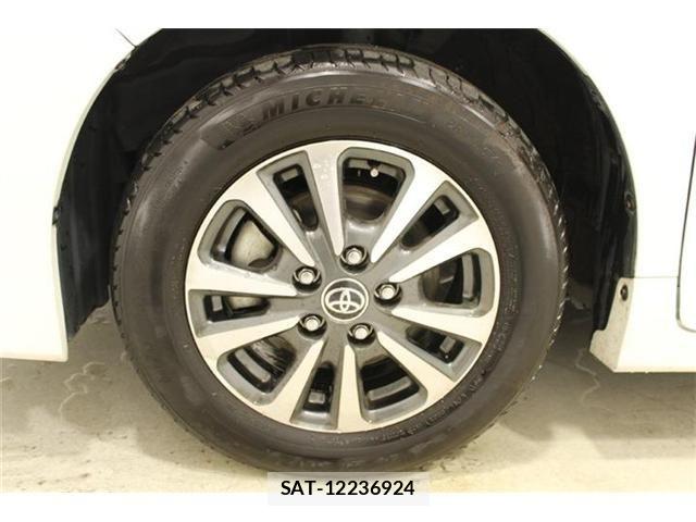 Toyota ESQUIRE 2019-09 8828923-24