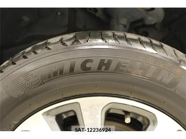 Toyota ESQUIRE 2019-09 8828923-25