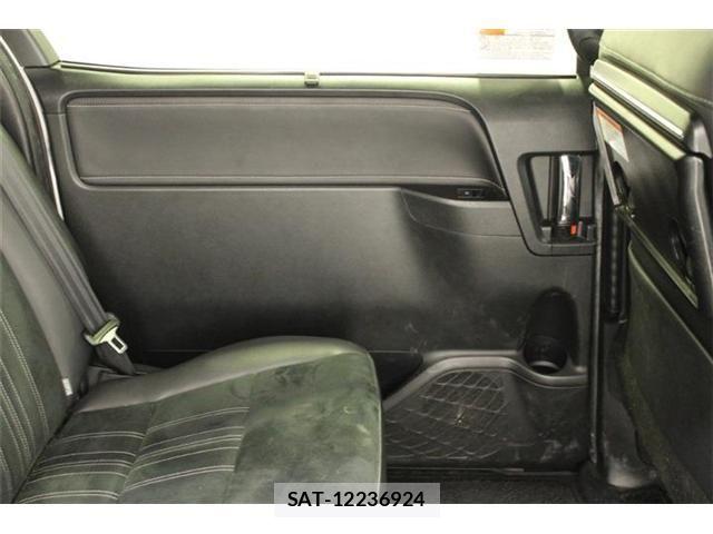 Toyota ESQUIRE 2019-09 8828923-29