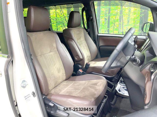 Toyota ESQUIRE 2019-08 8879636-8