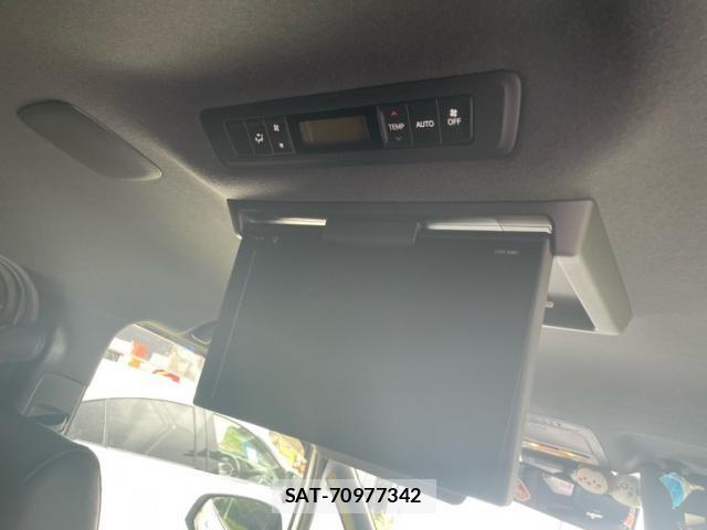 Toyota ESQUIRE 2017-09 8879644-14