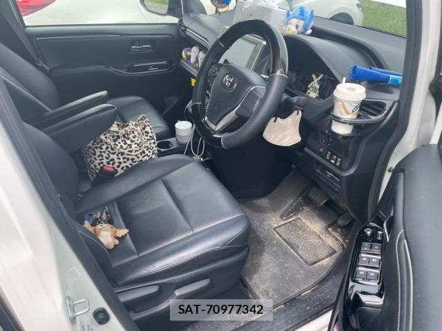 Toyota ESQUIRE 2017-09 8879644-15