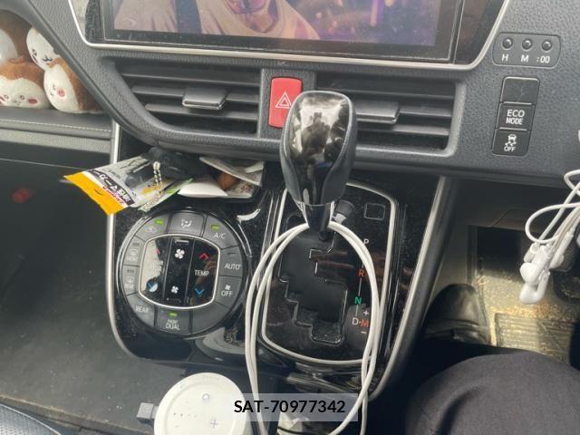 Toyota ESQUIRE 2017-09 8879644-21