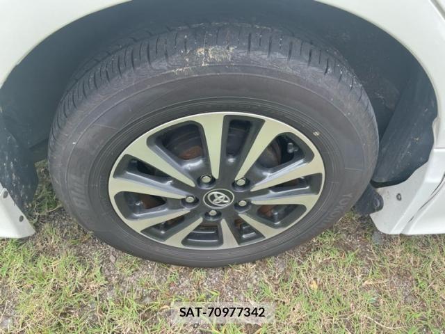 Toyota ESQUIRE 2017-09 8879644-6