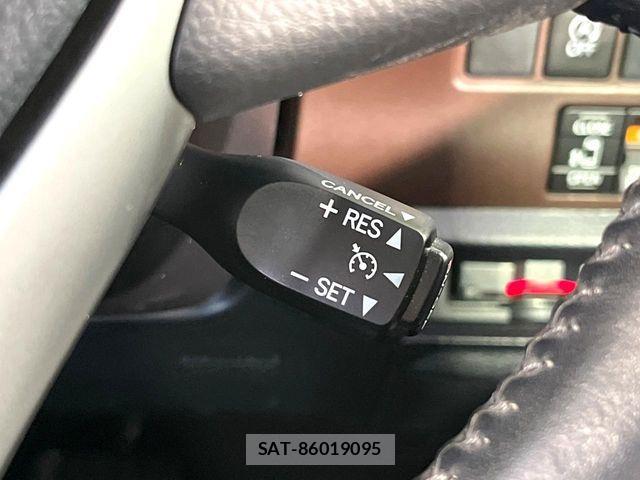 Toyota ESQUIRE 2015-12 8879641-5