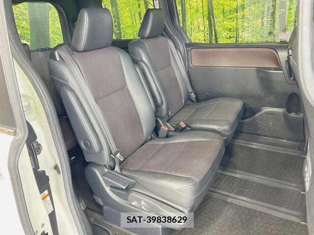 Toyota ESQUIRE 2018-07 8879637-8