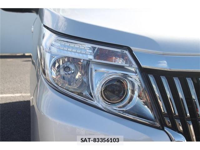 Toyota ESQUIRE 2015-03 8883590-24