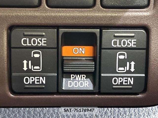 Toyota ESQUIRE 2017-07 6611738-6