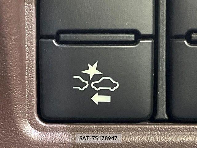 Toyota ESQUIRE 2017-07 6611738-7
