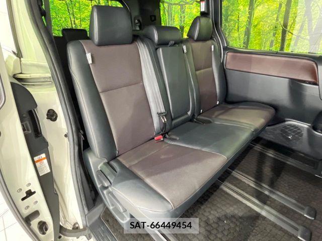 Toyota ESQUIRE 2018-06 7218136-9