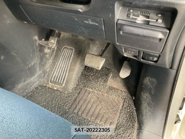 Toyota ESQUIRE 2018-04 7218141-16