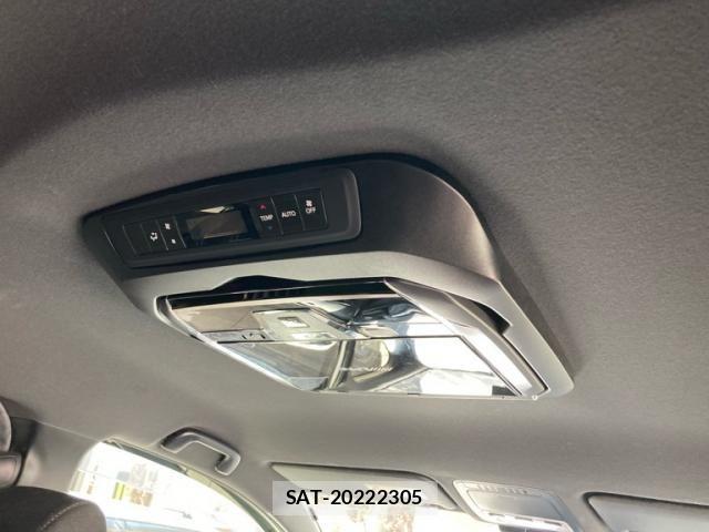 Toyota ESQUIRE 2018-04 7218141-21