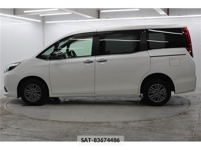 Toyota ESQUIRE 2017-03 7218135-7