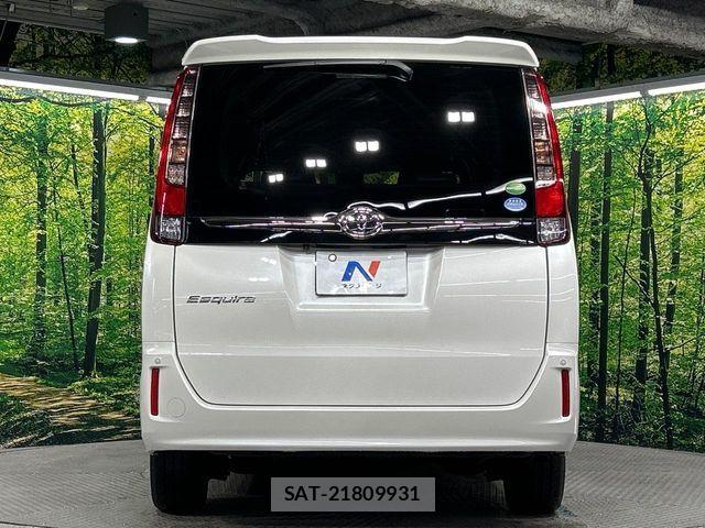 Toyota ESQUIRE 2017-04 8035408-17