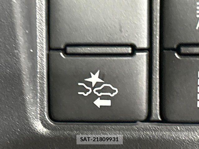 Toyota ESQUIRE 2017-04 8035408-5