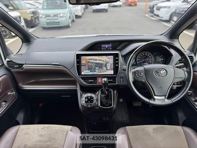 Toyota ESQUIRE 2017-09 8073680-1