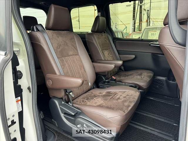 Toyota ESQUIRE 2017-09 8073680-19
