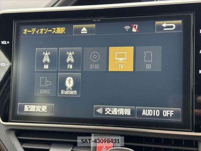 Toyota ESQUIRE 2017-09 8073680-22